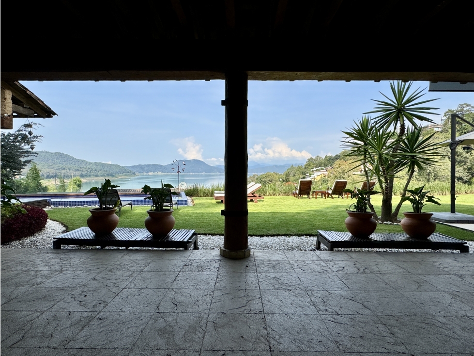 CASA EN AVÁNDARO CON VISTA AL LAGO Y JARDIN AMPLIO DE 1600 M2 - 6