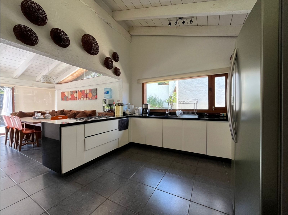 CASA EN VENTA I ALBERCA I JACUZZI I AMPLIO JARDIN I AVANDARO — foto 3