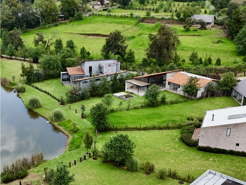 CASA EN VENTA | SAN SIMON, VALLE DE BRAVO | JARDIN | JACUZZI | LAGO