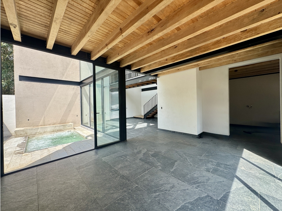 CASA NUEVA EN VENTA | JACUZZI | AVANDARO