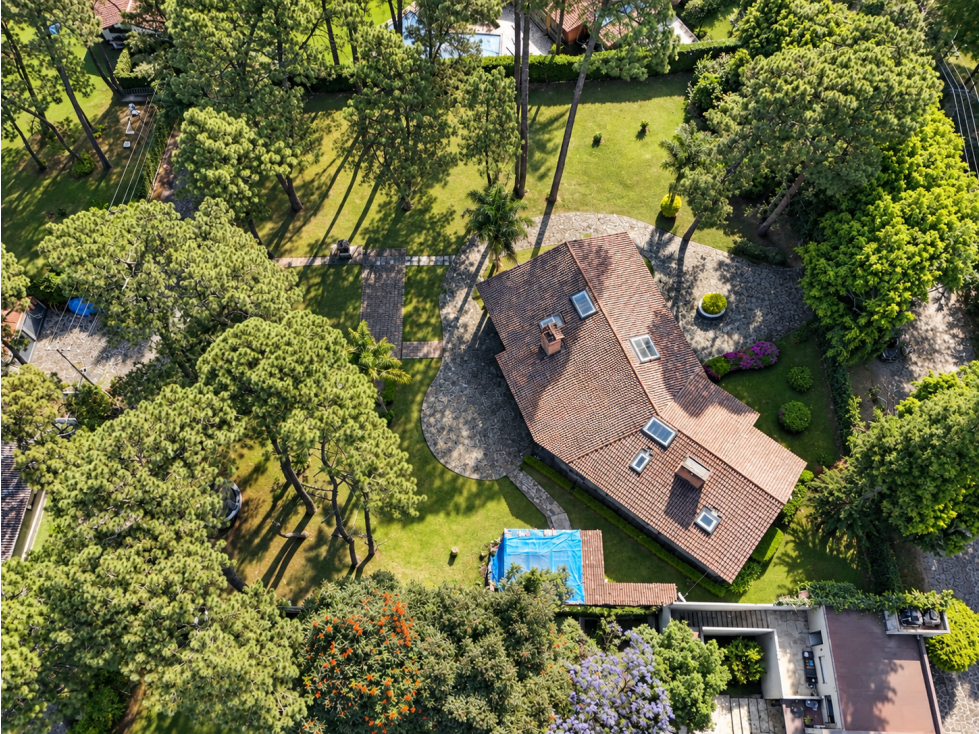 CASA EN AVÁNDARO EN VENTA | GRAN JARDÍN 3600 M2 | BOSQUE - 1