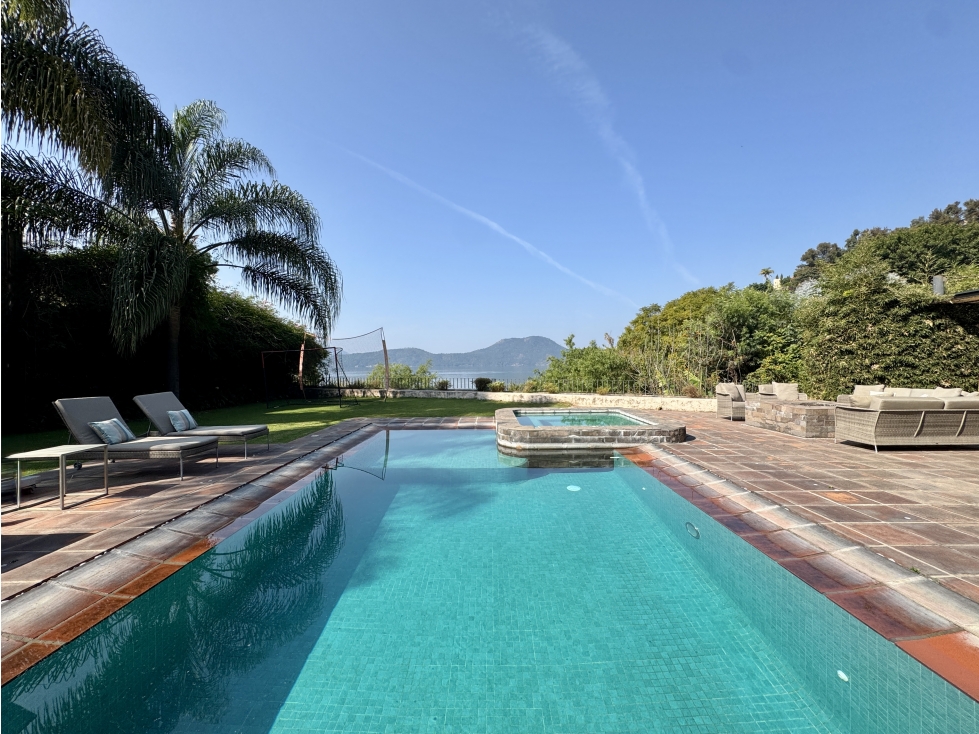 CASA CON VISTA Y ACCESO AL LAGO | JARDIN | ALBERCA | VALLE DE BRAVO — foto 2