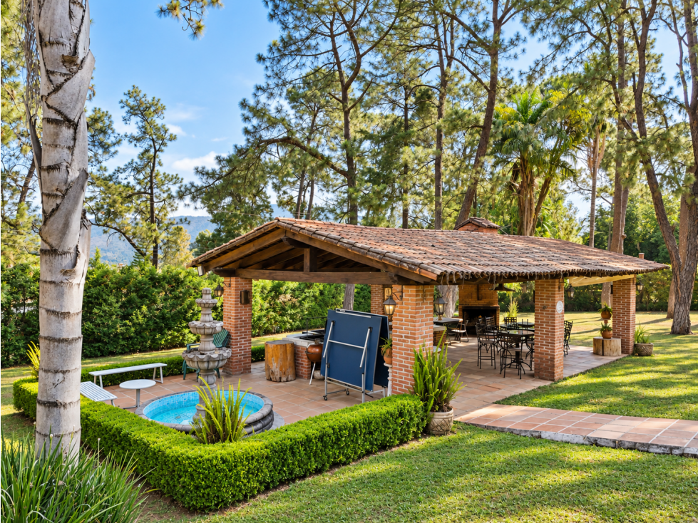 CASA EN VENTA | BOSQUE DE AVÁNDARO | JARDÍN 1800 M2 - 2