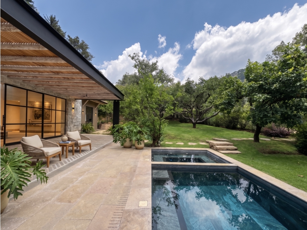 CASA EN VENTA | CONDOMINIO | AVANDARO | NUEVA | ALBERCA | PADEL