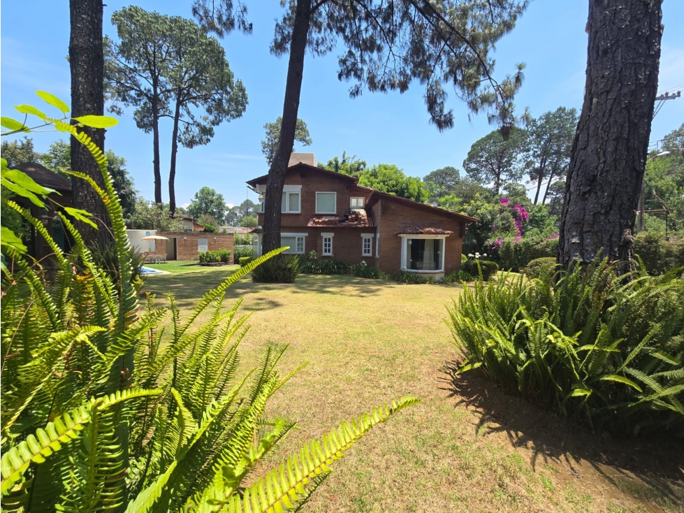 CASA EN RENTA EN AVANDARO I SEMIAMUEBLADA I ALBERCA I JARDIN — foto 2