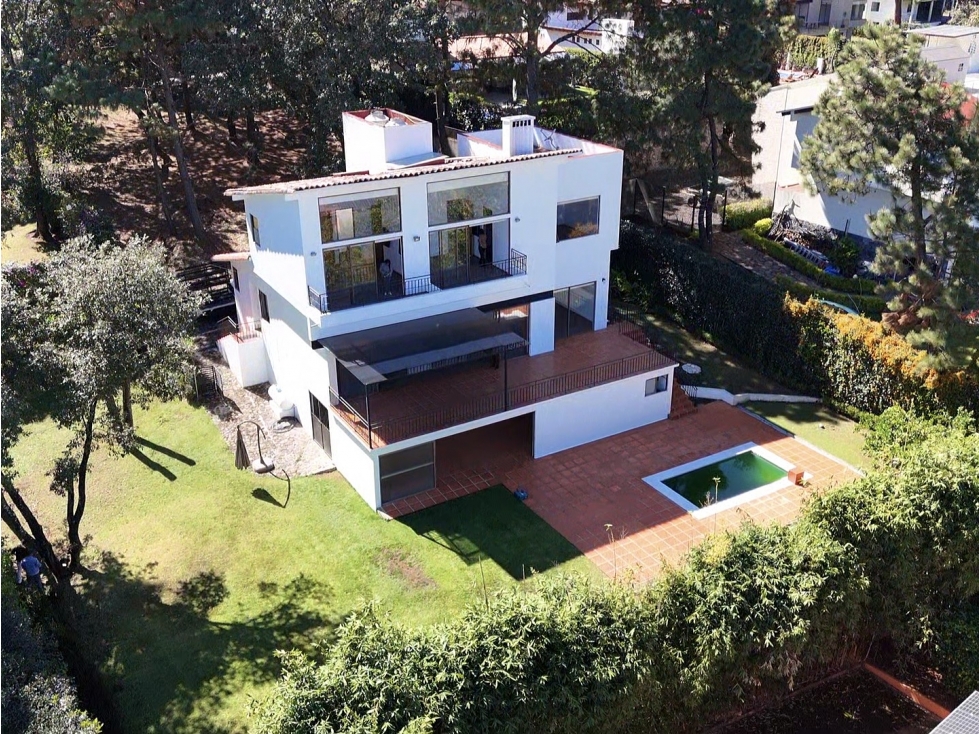 CASA EN VENTA CON AMPLIO JARDÍN | CONDOMINIO | AVÁNDARO