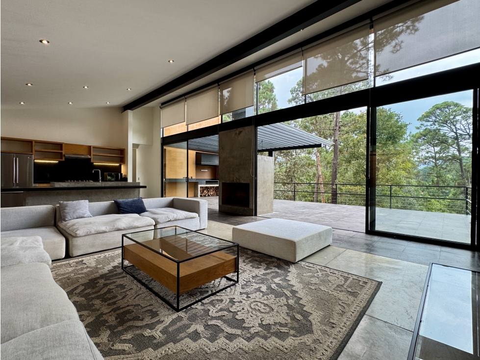 CASA EN VENTA | AVANDARO | VALLE DE BRAVO | CON GRAN JARDIN - 2
