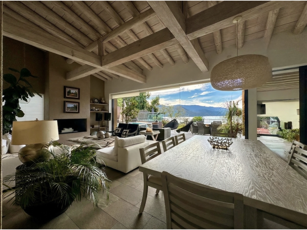 CASA EN VENTA | VISTA AL LAGO | VALLE DE BRAVO | PADEL | JARDIN