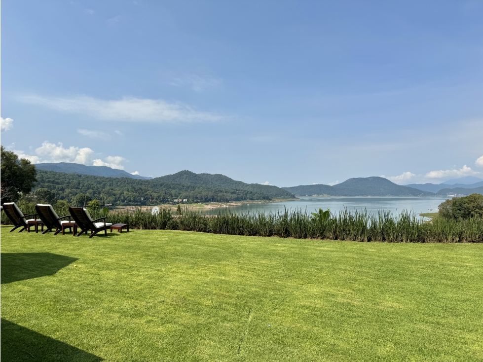 CASA EN AVÁNDARO CON VISTA AL LAGO Y JARDIN AMPLIO DE 1600 M2 - 3