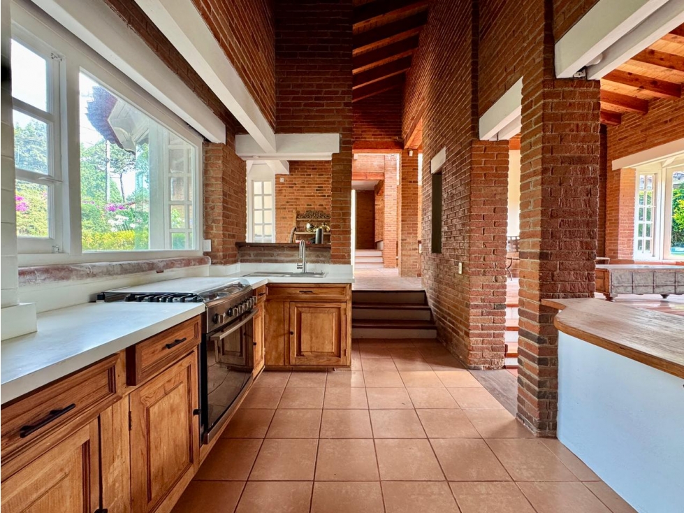 CASA EN RENTA EN AVANDARO I SEMIAMUEBLADA I ALBERCA I JARDIN — foto 3