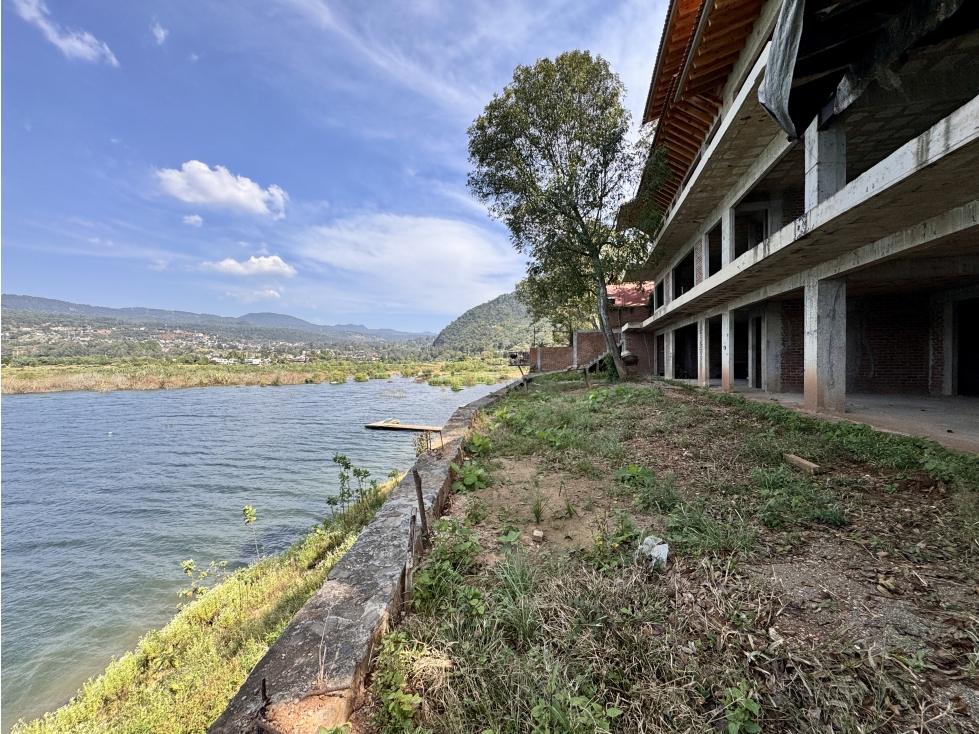 CASA EN VENTA | EN OBRA NEGRA | VALLE DE BRAVO | ACCESO AL LAGO — foto 4