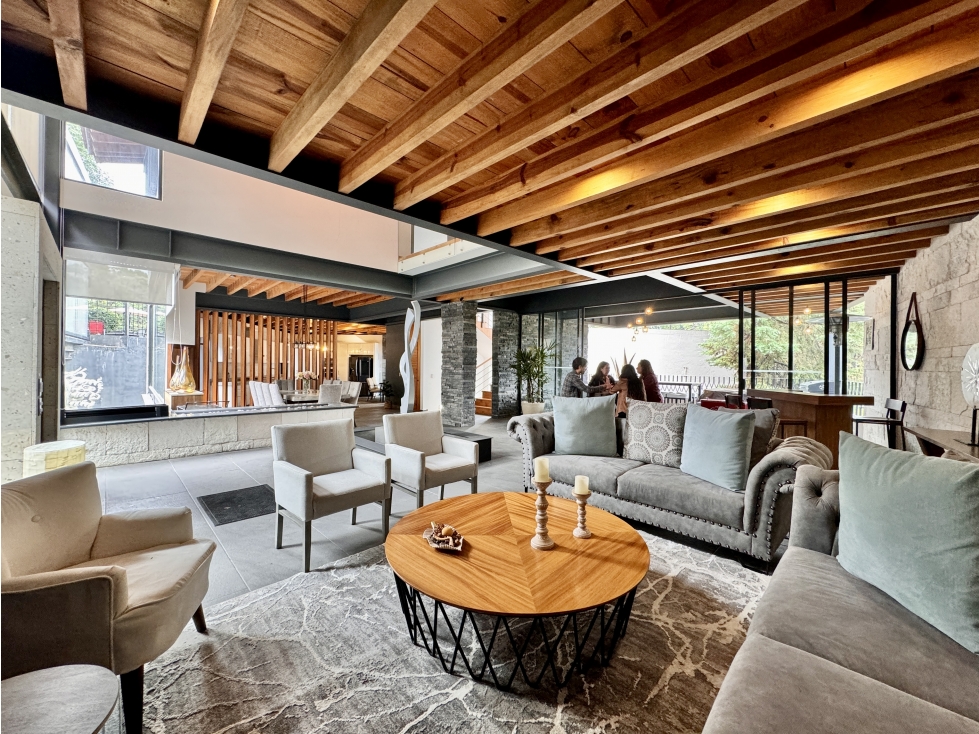CASA EN VENTA AVANDARO CONDOMINIO FONTANA ALTA