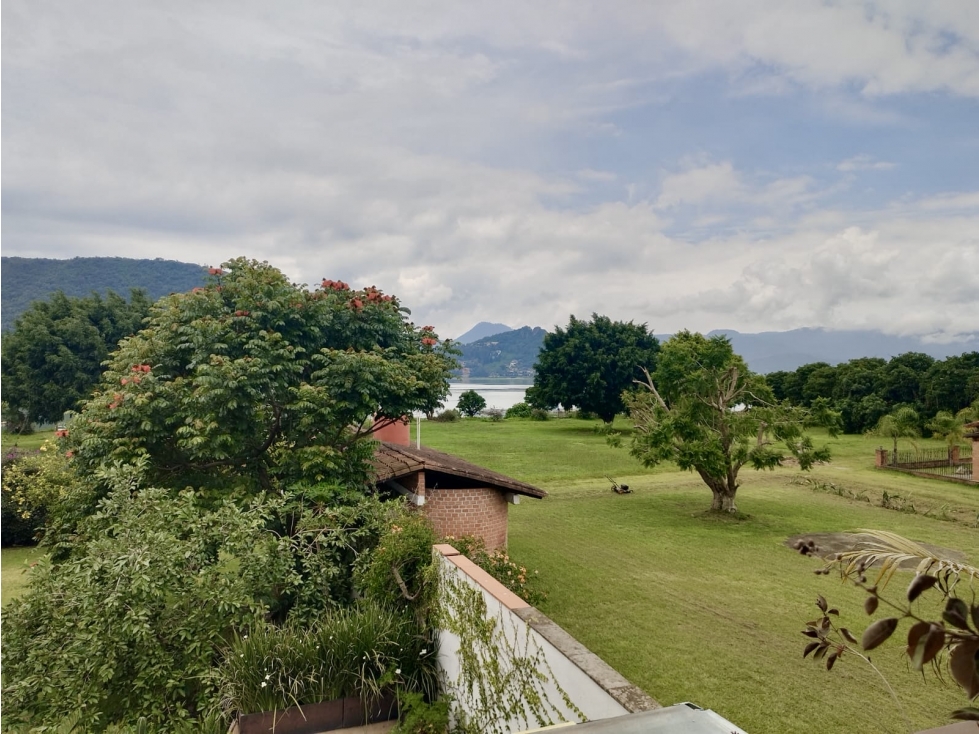 CASA EN RENTA | AMUEBLADA | JACUZZI Y JARDIN | VISTA AL LAGO