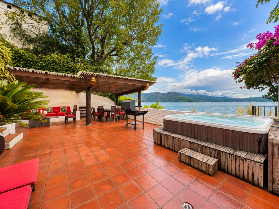 CASA EN RENTA | AMUEBLADA | VALLE DE BRAVO | CLUB Y ACCESO AL LAGO