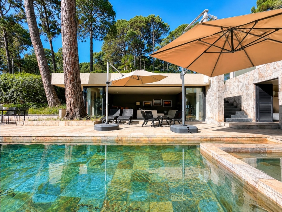 CASA EN RENTA I AVANDARO I JARDIN I ALBERCA — foto 2