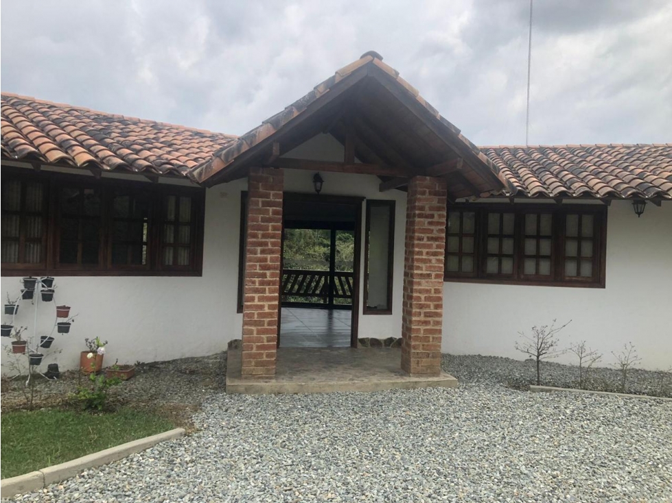 CASA CAMPESTRE EN VÍA CIRCASIA A MONTENEGRO - 2