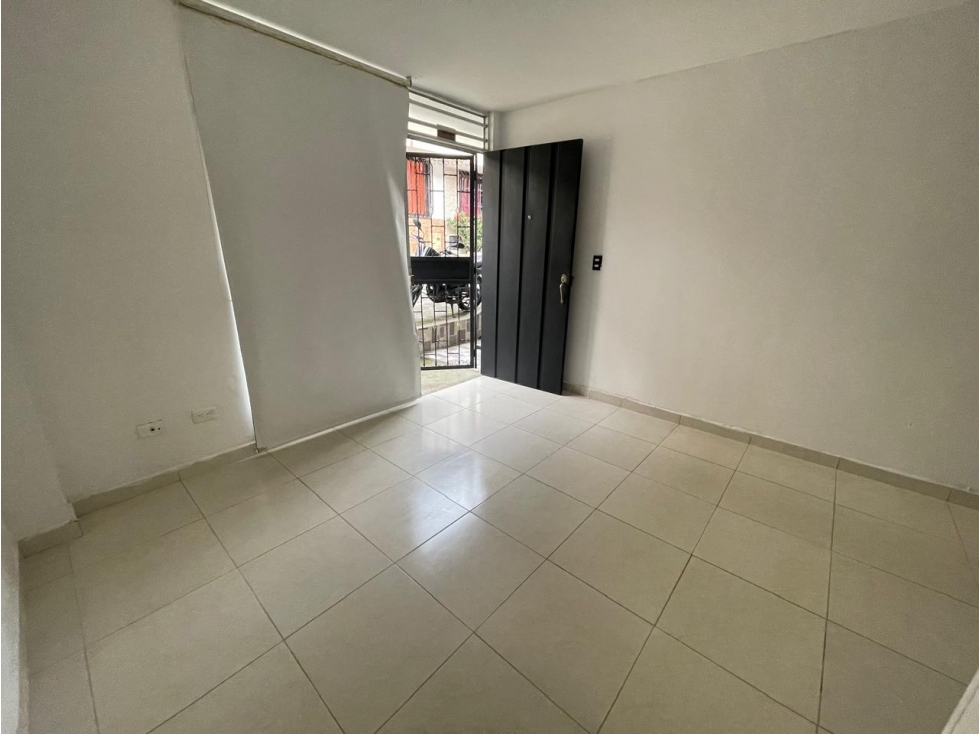 CASA EN VENTA EN LA ENTRADA EL BARRIO LA PATRIA — foto 2