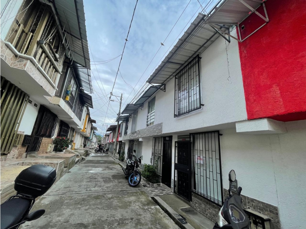 CASA EN VENTA EN LA ENTRADA EL BARRIO LA PATRIA