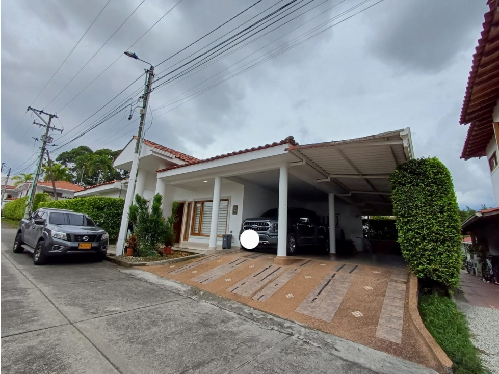CASA EN VENTA EN CONJUNTO AV. 19