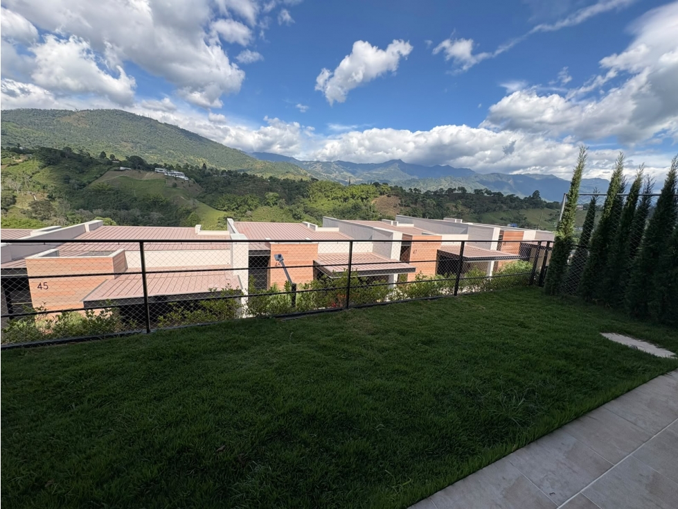 CASA CAMPESTRE EN VENTA EN AV. CENTENARIO - 2