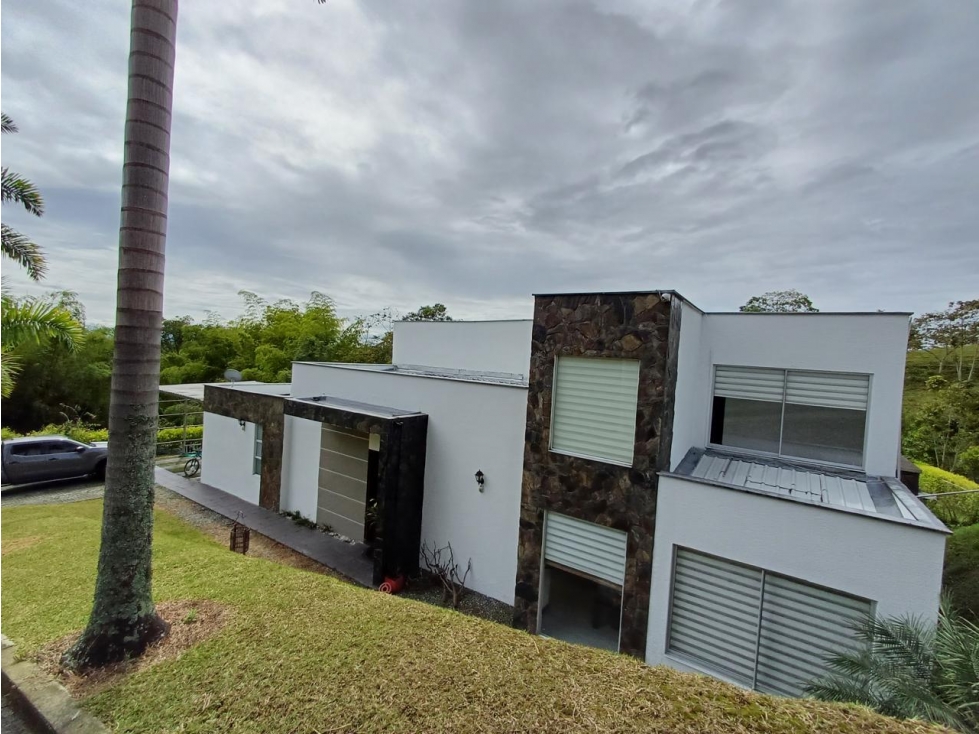 CASA CAMPESTRE EN VENTA POR EL RESTAURANTE EL SOLAR