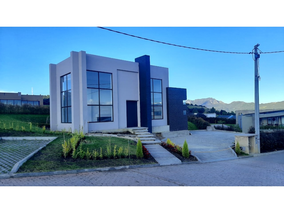 VENDO MODERNA CASA ALTOS DE YERBABUENA - JA — foto 3