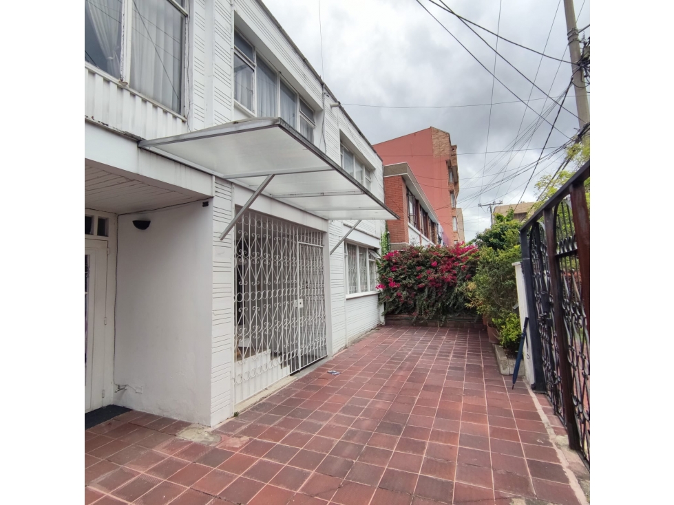 VENDO CASA SANTA BARBARA ORIENTAL BOGOTA-MJ