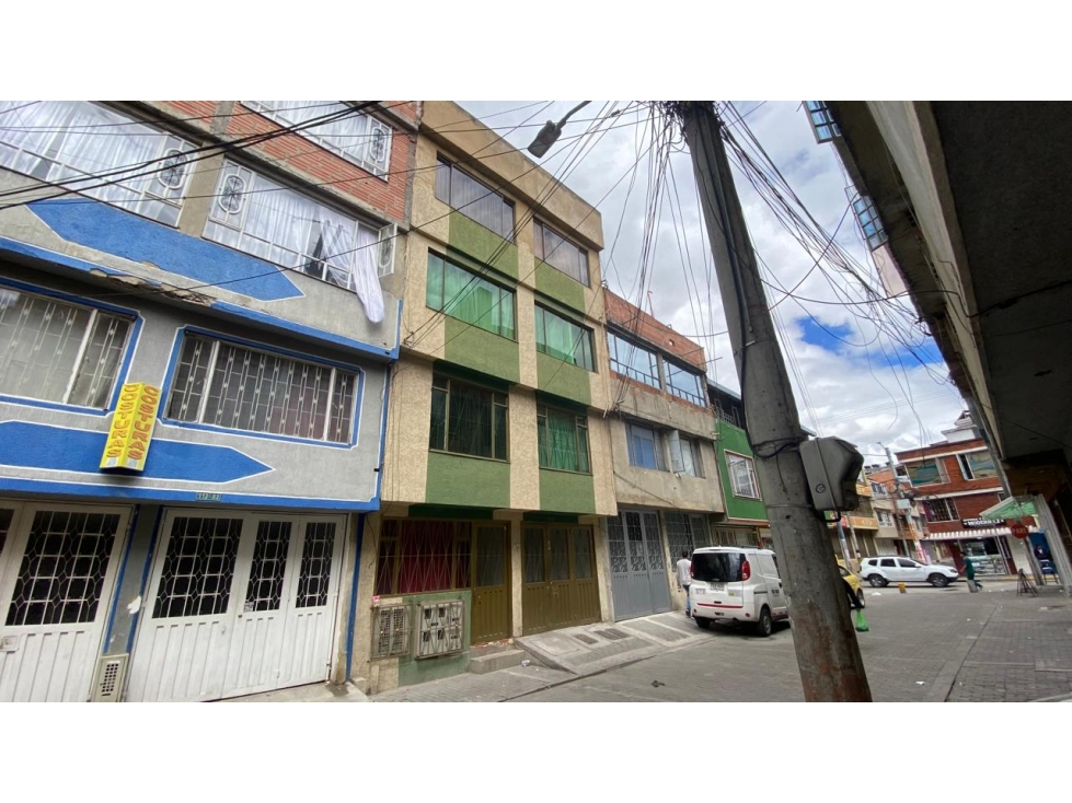 VENDO EDIFICIO CON 4 APARTAMENTOS RENTANDO EN ENGATIVÁ 0V