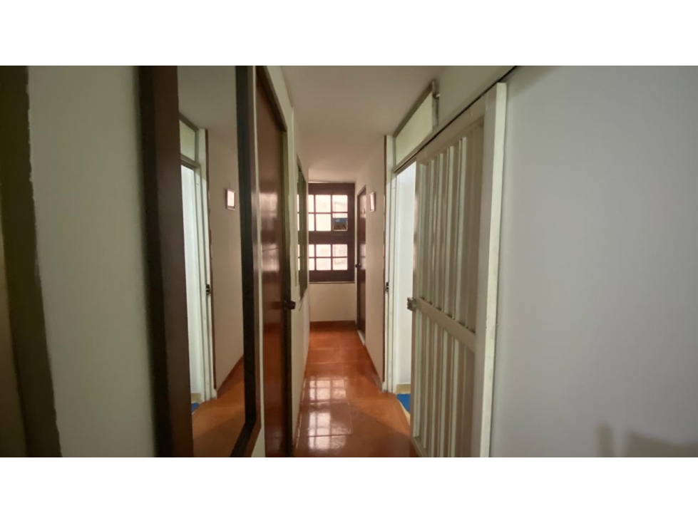 VENDO EDIFICIO CON 4 APARTAMENTOS RENTANDO EN ENGATIVÁ 0V — foto 2