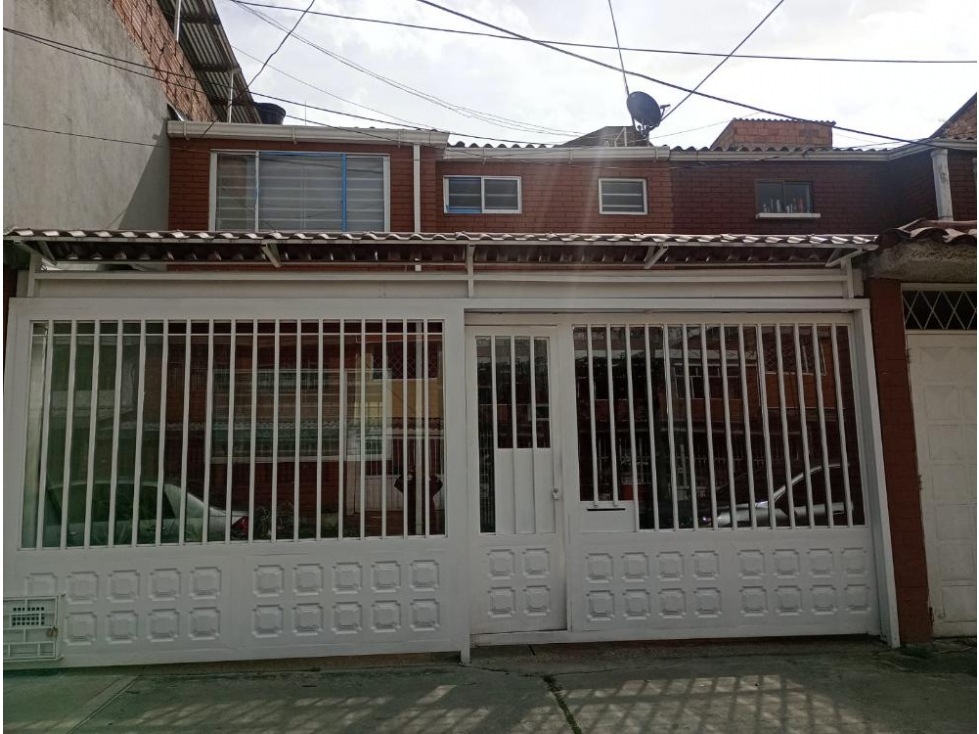 VENDO HERMOSA CASA VILLA INES - AP
