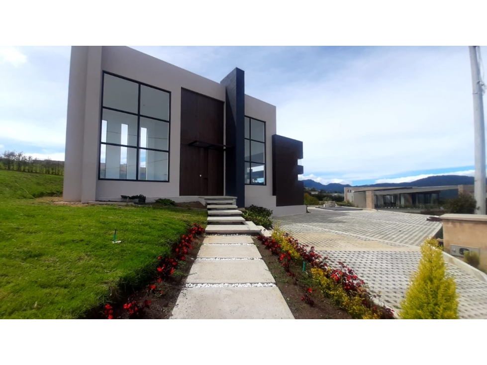 VENDO MODERNA CASA ALTOS DE YERBABUENA - JA — foto 2