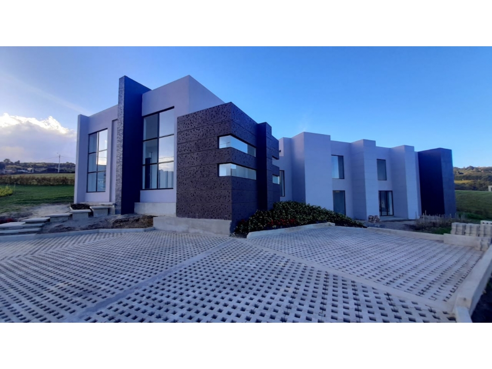 VENDO MODERNA CASA ALTOS DE YERBABUENA - JA — foto 4