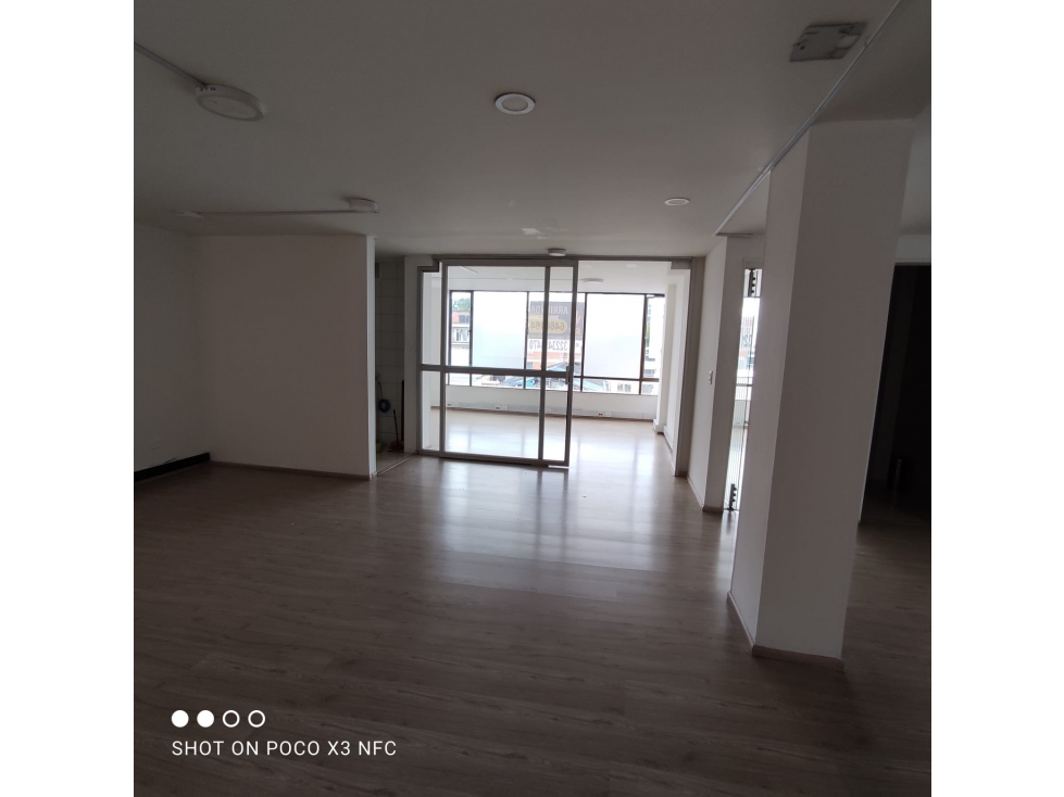 VENDO/ARRIENDO OFICINA 110 M2 ANTIGUO COUNTRY -JA — foto 2