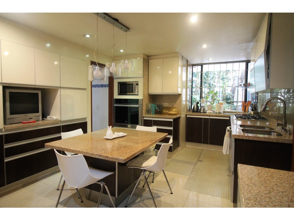 Vendo APTO en el NOGAL. 235Mtrs+275 de Jardín-YG — foto 6
