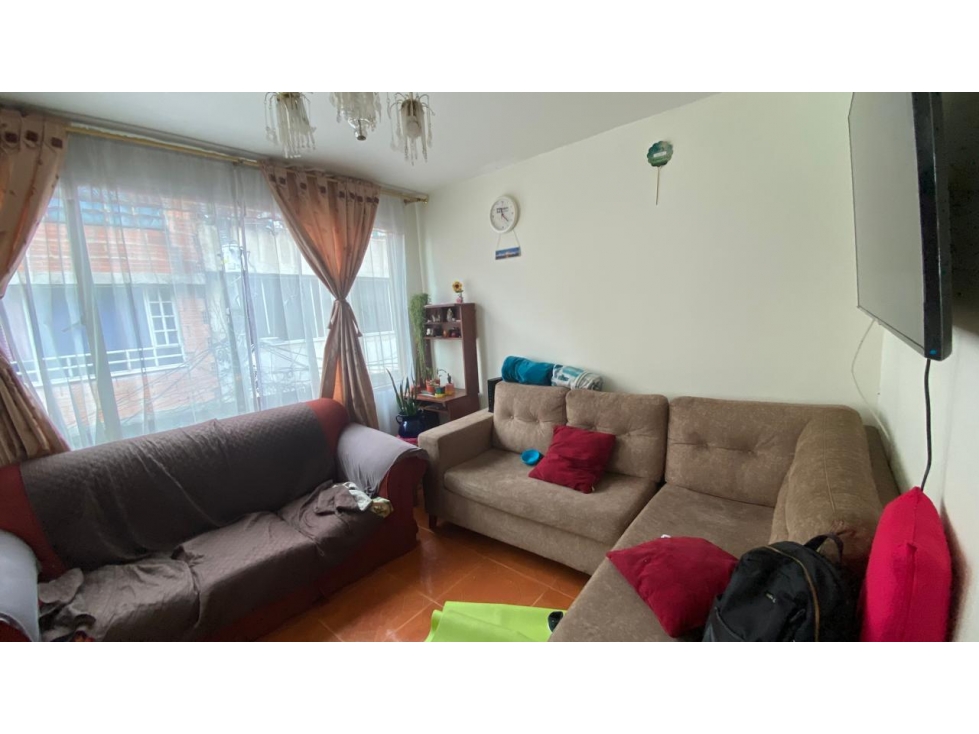 VENDO EDIFICIO CON 4 APARTAMENTOS RENTANDO EN ENGATIVÁ 0V — foto 4