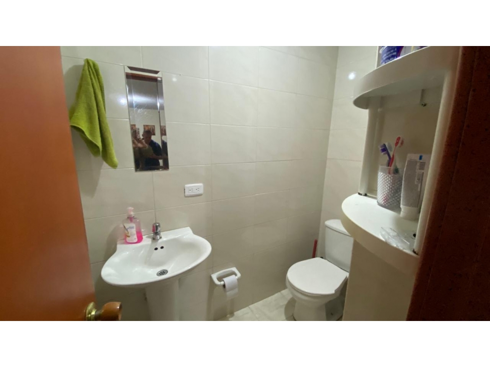 VENDO EDIFICIO CON 4 APARTAMENTOS RENTANDO EN ENGATIVÁ 0V — foto 6