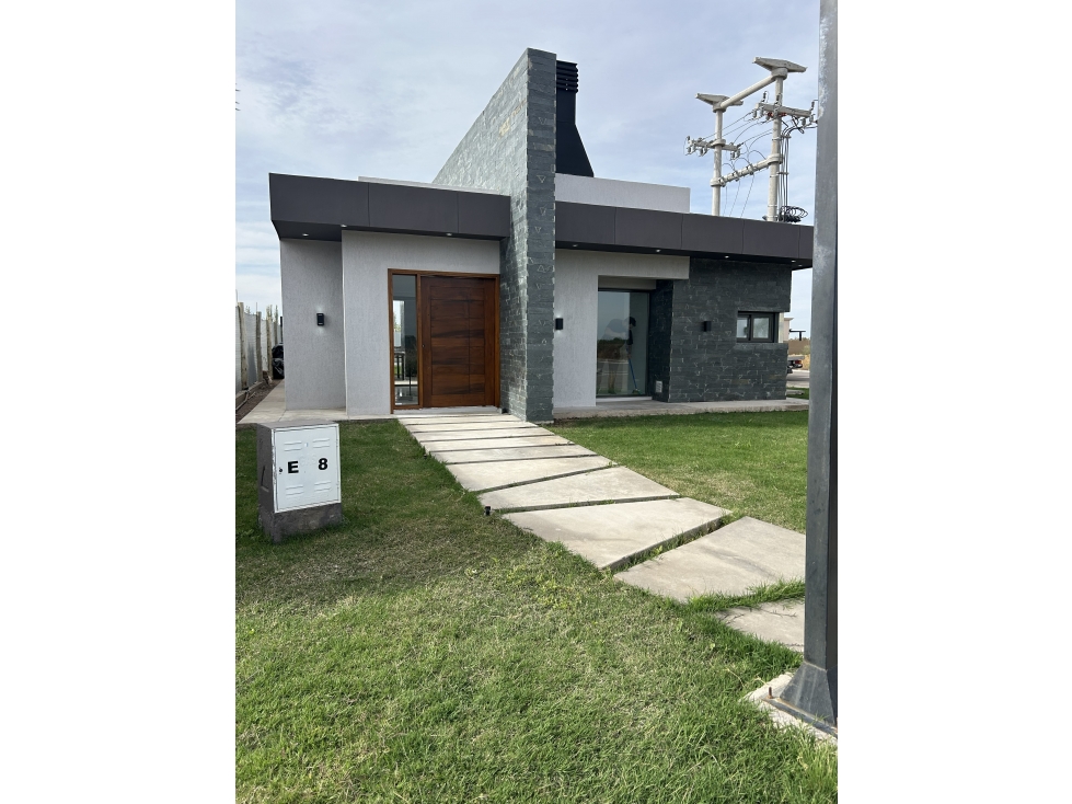 Casa en Venta 150 m2 Barrio Cepas del Carmen, San Martín, Mendoza - 1