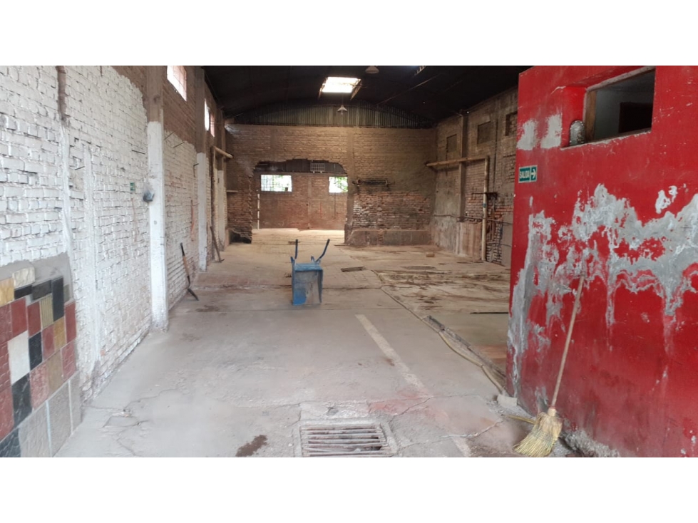 Galpón en Venta 430 m2 con Excelente Ubicación en Las Heras - 1