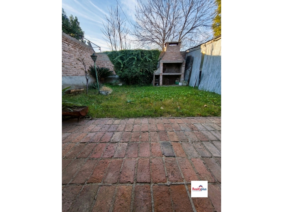 Casa en Venta tres dormitorios a cuadra San martín, Godoy Cruz - 1
