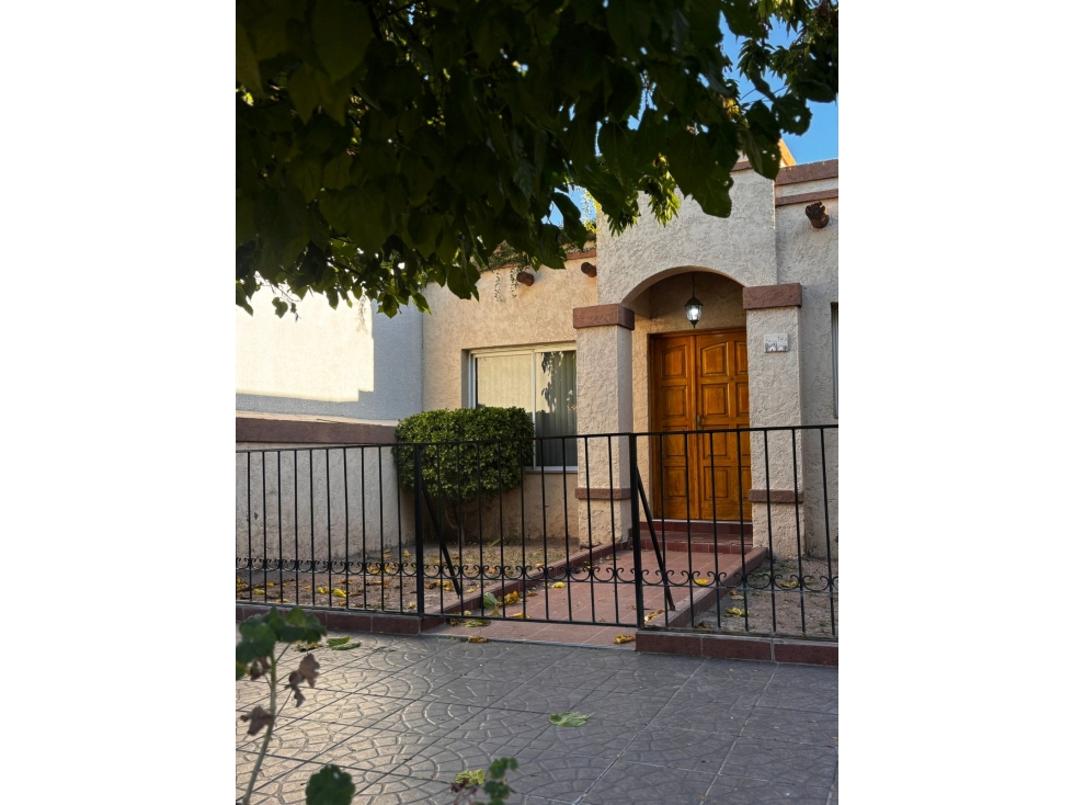Casa en Venta de 3 Dormitorios en Barrio privado Furloti, Maipú - 1