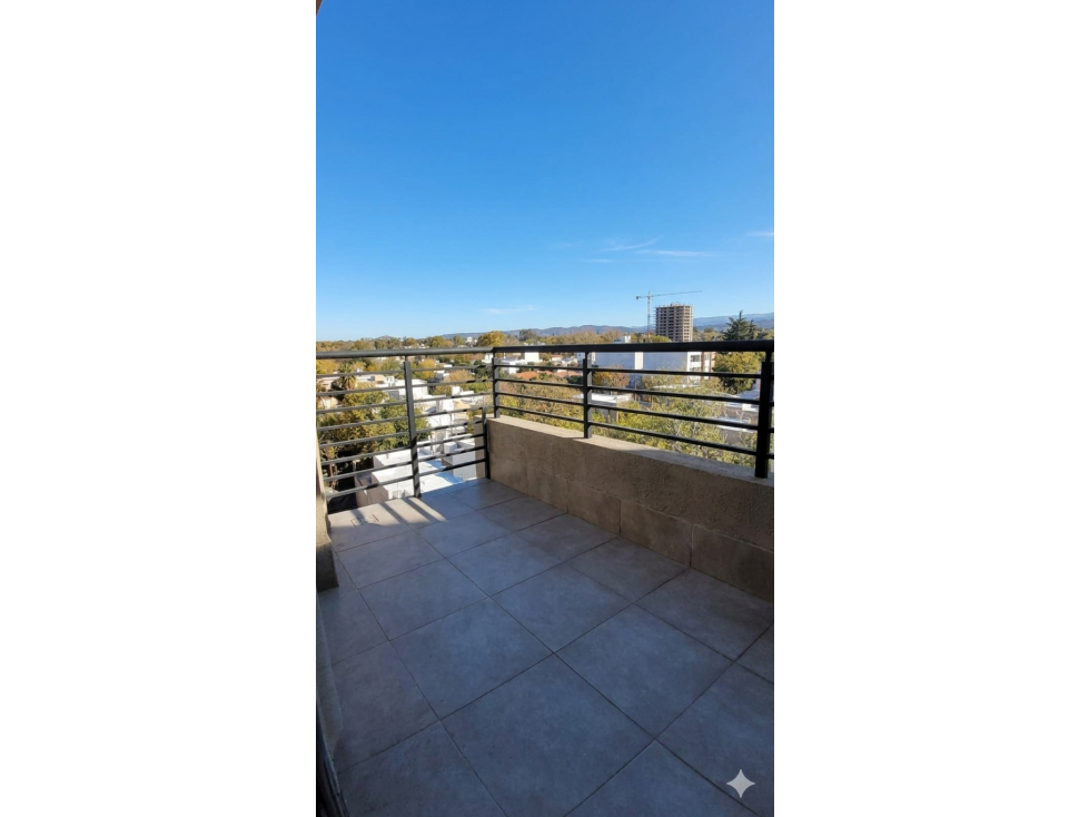 Departamento en Venta de 2 hab. con cochera, B° Bombal Godoy Cruz - 2