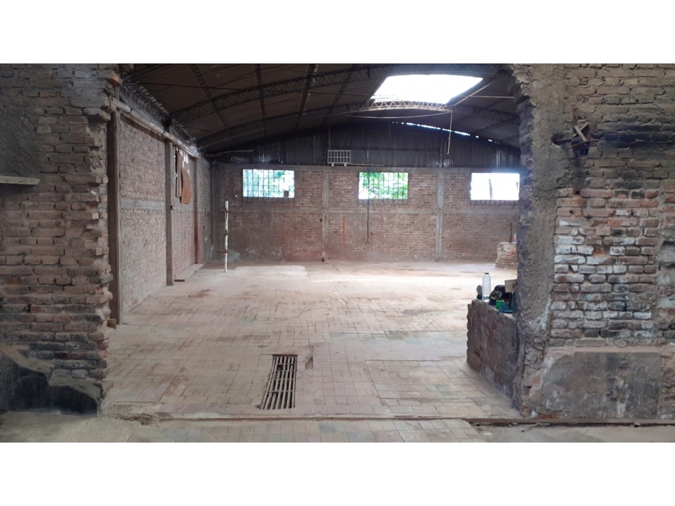 Galpón en Venta 430 m2 con Excelente Ubicación en Las Heras - 2