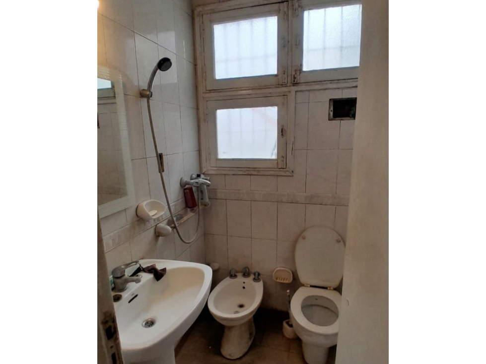 Casa en Venta para Reciclar excelente ubicación, 5ta Sección, Capital - 6