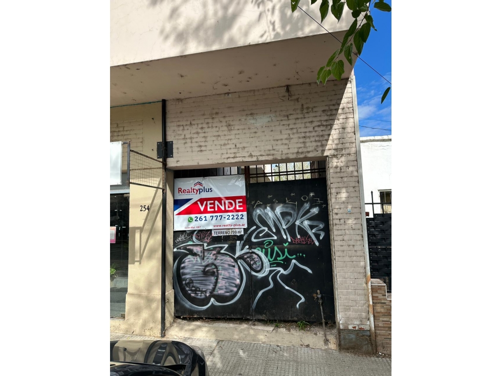Terreno en Venta de 700 m2 sobre Av. San Martín, Godoy Cruz, Mendoza - 1