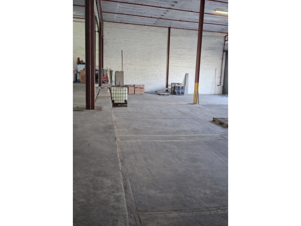 Colon, galera 2700m2 en $9,500 — foto 4