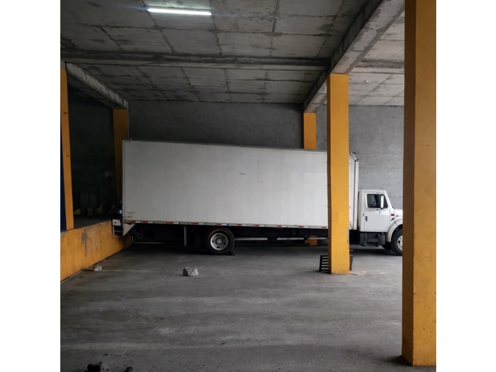 Colon, Francefield galera 4700m2 en alquiler $18,700