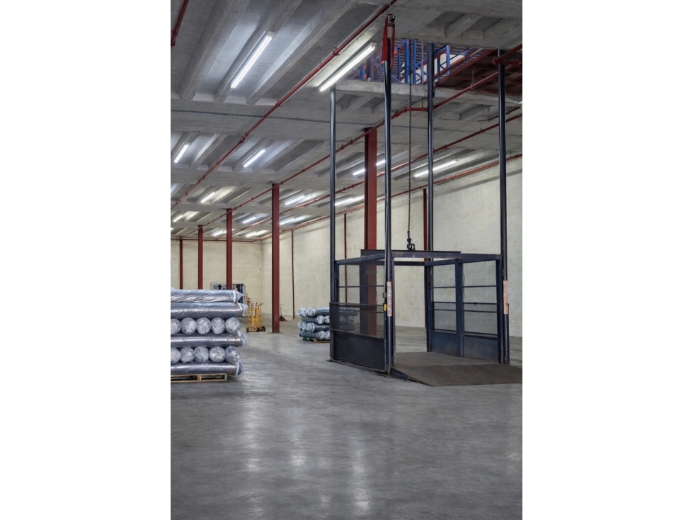 Colon, galera 2700m2 en $9,500 — foto 3
