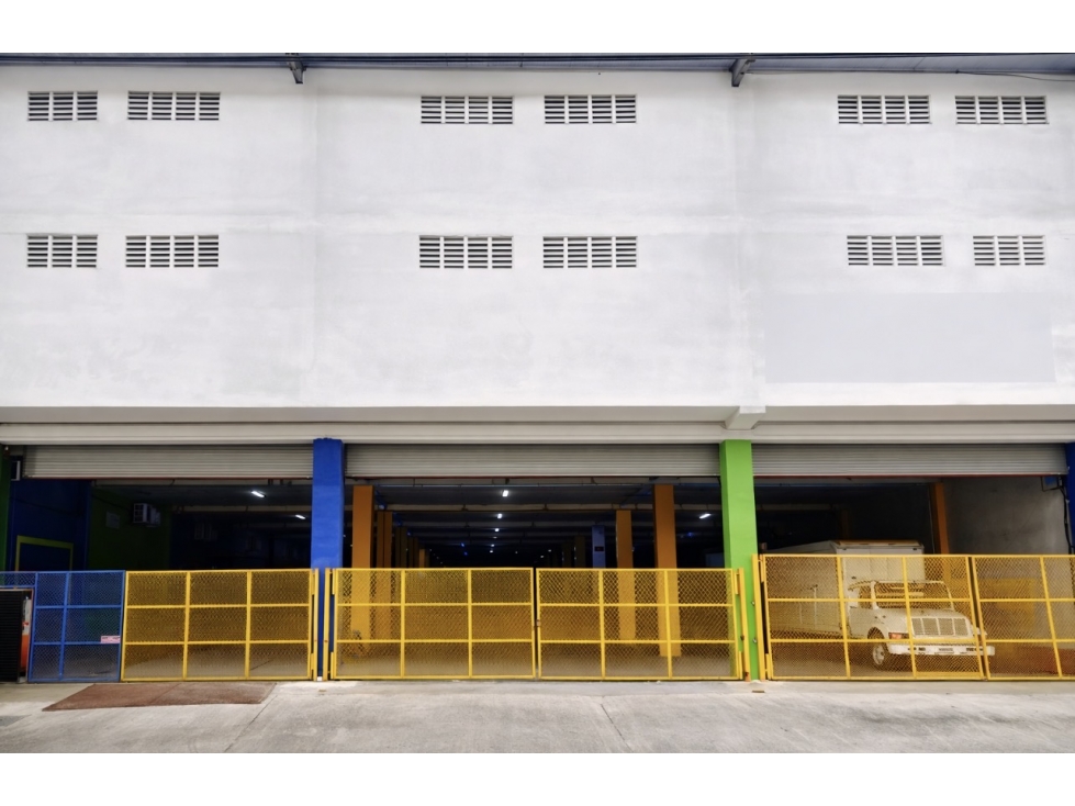 Colon, Francefield galera 9600m2 — foto 6