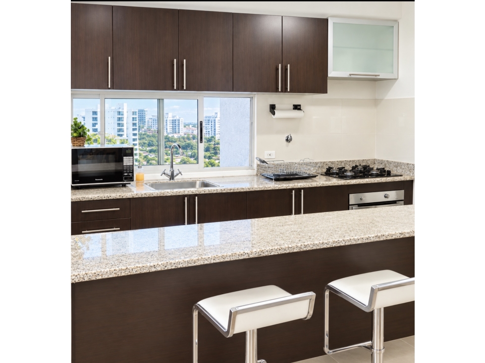 San Francisco, v/mar 140m2 3r amob. $1425
