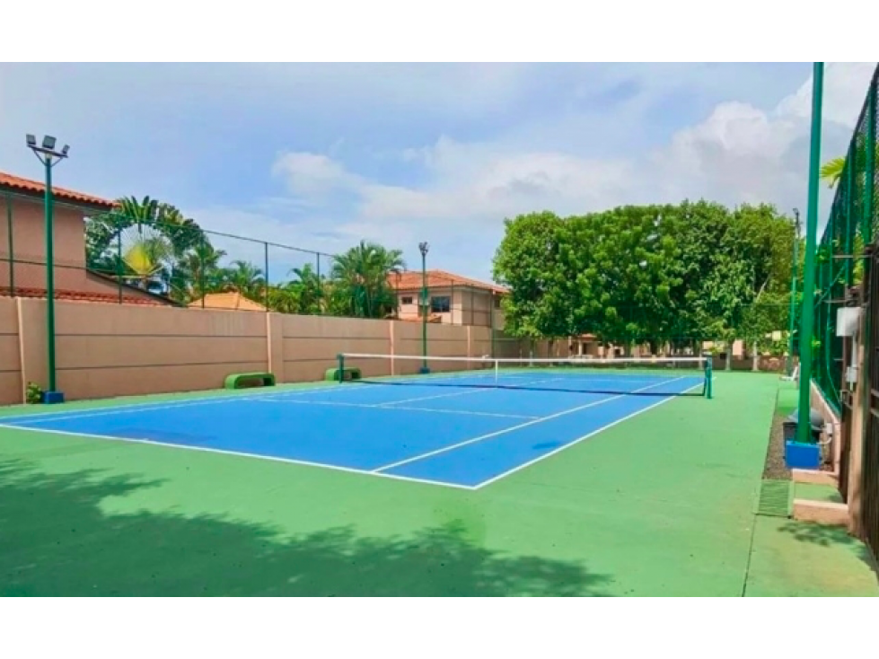 Versalles 1 casa de 230m2 de 3 recamaras jardina a solo $1898